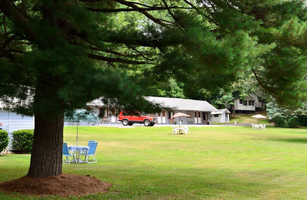 Chamber Lane Motel Round Lake Exterior foto