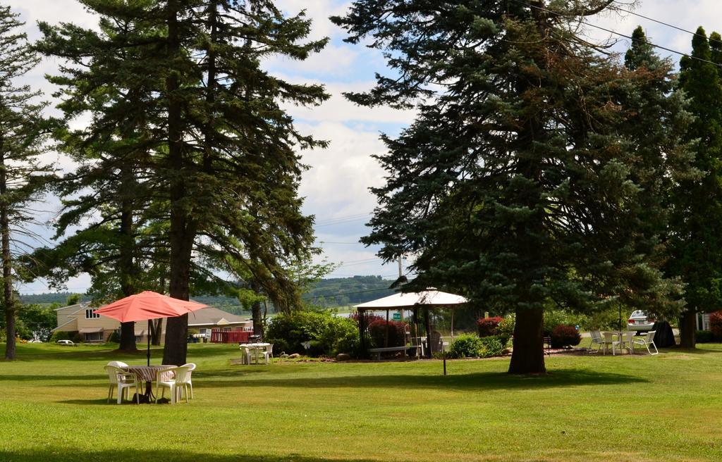 Chamber Lane Motel Round Lake Exterior foto